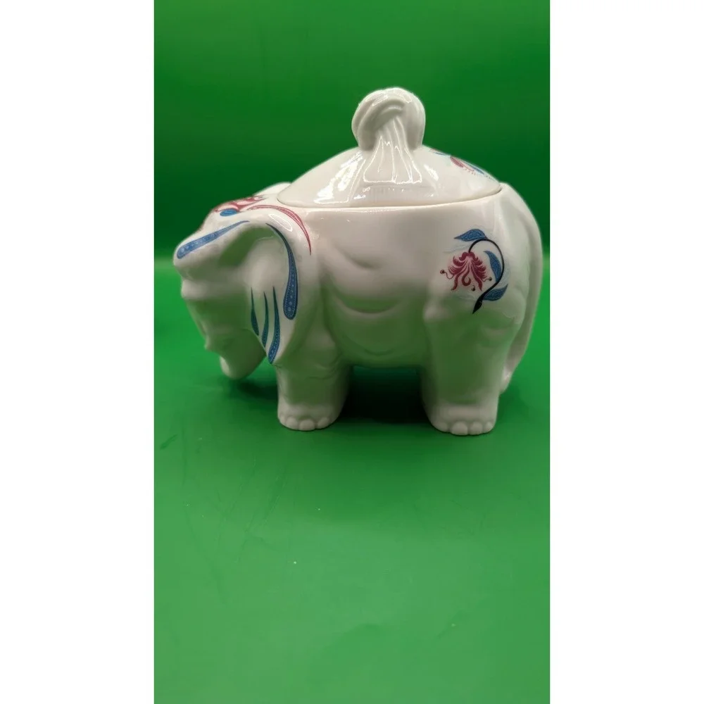 Vtg Elizabeth Arden Royal Pavilion at Brighton Porcelain Elephant Tea Caddy 1978